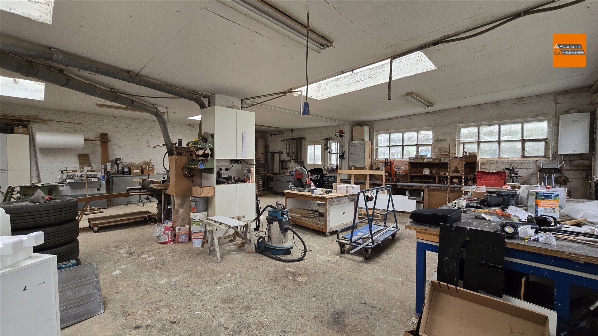 Warehouse for rent in Wezembeek-Oppem